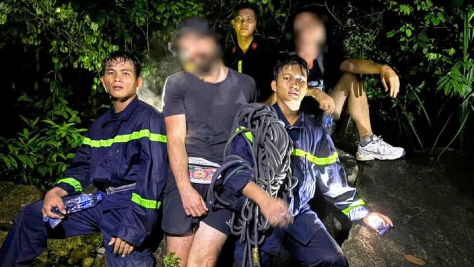 Two Russian tourists rescued after getting lost on mountain hike in Nha Trang